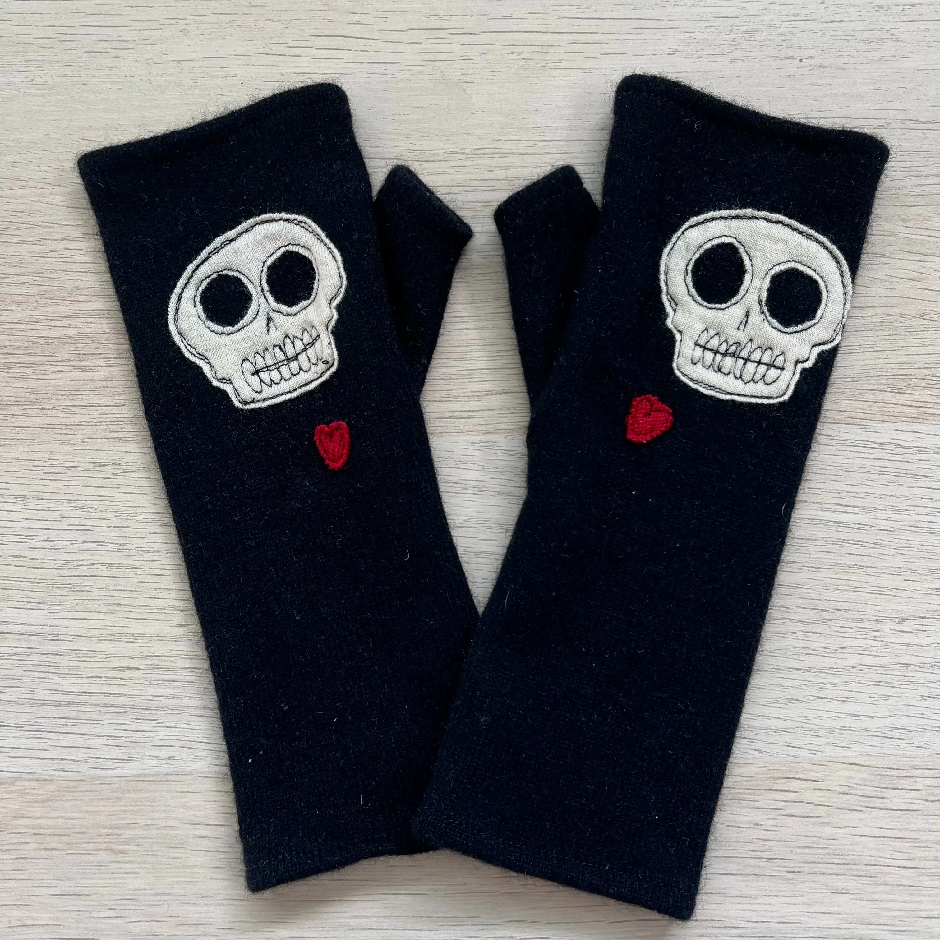 Fingerless Cashmere Gloves "Skull"