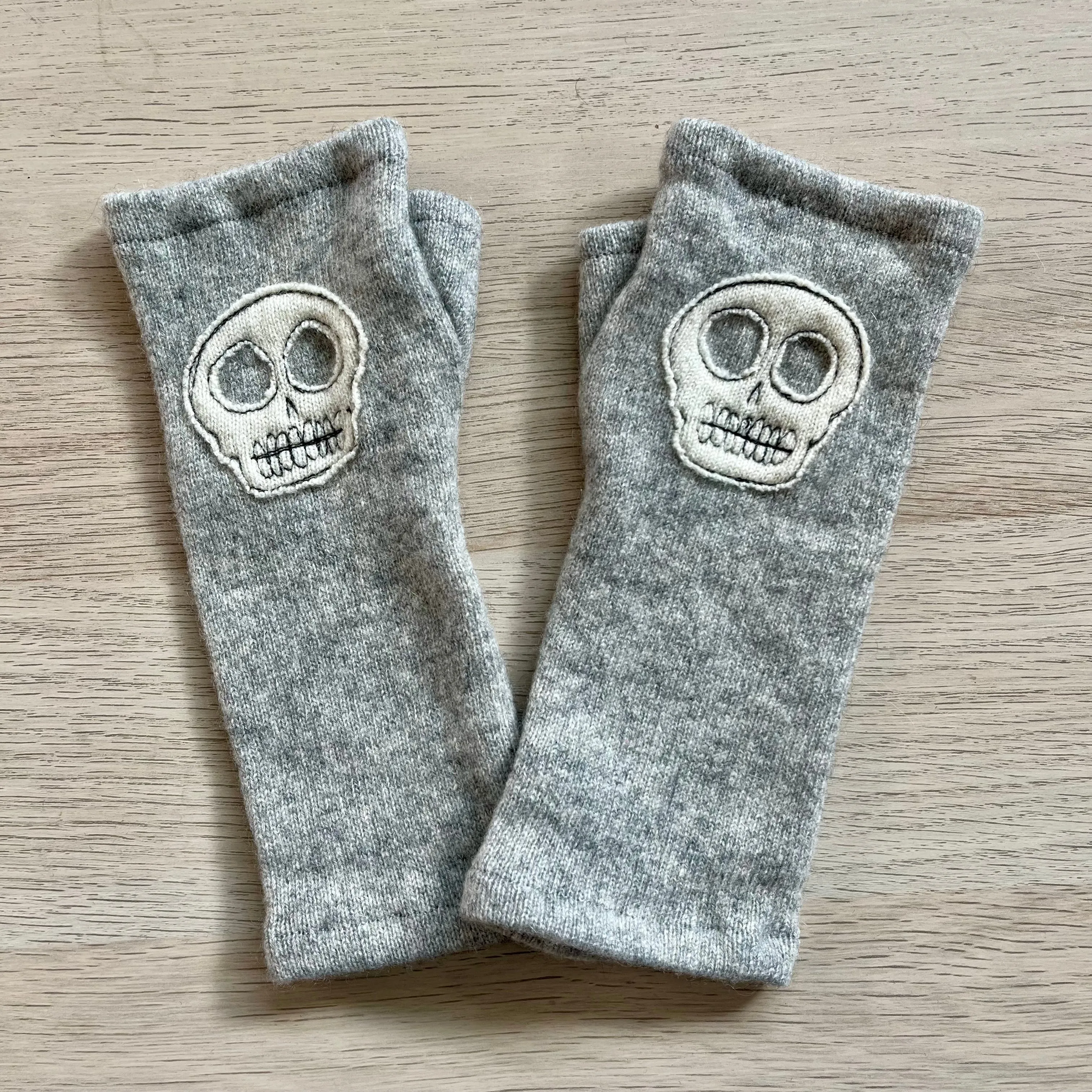 Fingerless Cashmere Gloves "Skull"