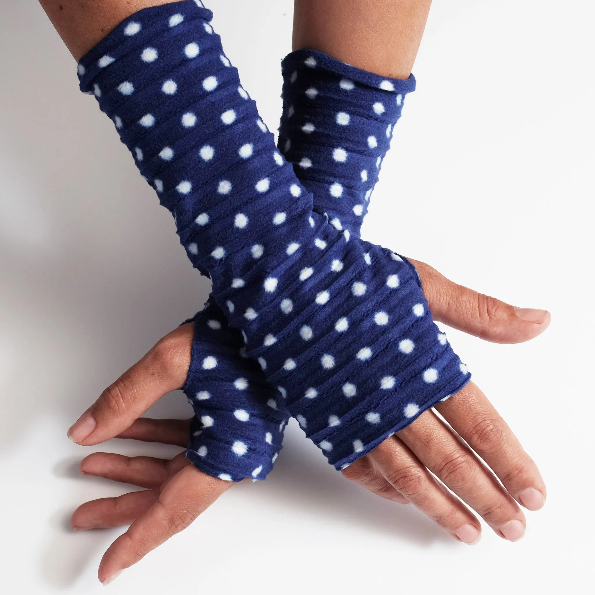 Wristee® - Navy spotty